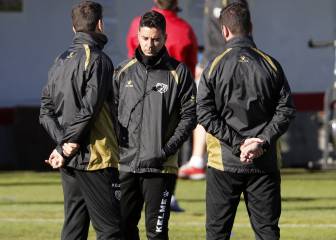 Míchel podría repetir con tres centrales ante el Valladolid