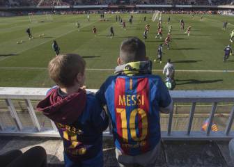 11,000 fans watch Barça workout at the Mini Estadi