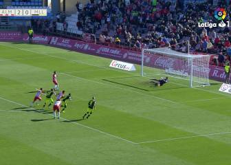 El partido que sueña todo portero: dos penaltis parados y tres paradones más