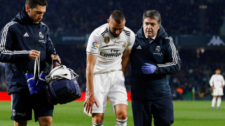 Real Madrid: Benzema injury setback may force Madrid to sign a striker -  AS.com