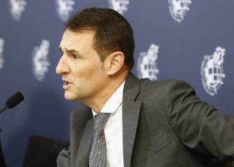 Clos Gómez explica el VAR a Ronaldo y al Valladolid