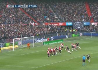 Prohibidas las faltas en la Champions: el golazo de Schöne en el Clásico de Holanda