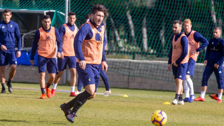 El 'Pacha' Espino ya entrena con el Cádiz, su nuevo equipo
