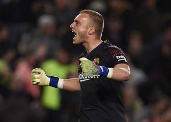 Cillessen: vitoreado en el césped y felicitado en el vestuario
