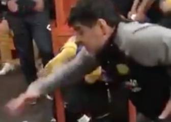 Sus jugadores no daban crédito: el bailecito de Maradona tras ganar... y ser expulsado