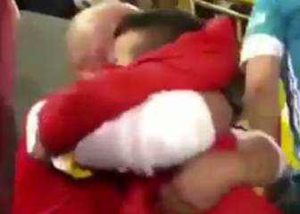 El vídeo que está emocionando al fútbol: un padre con su hijo invidente y un gol de su equipo