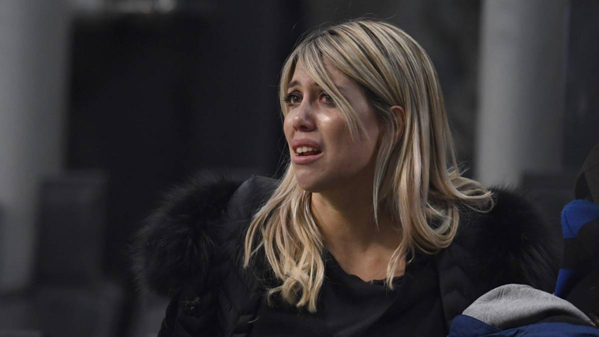 Inter Milan | Wanda Nara in tears on TV over Icardi case, then burns photos - AS.com