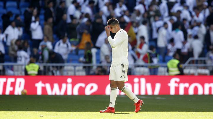 Casemiro vio su cuarta cartulina de la temporada en Liga y está apercibido. Si viese una quinta ante el Levante, se perdería el Clásico.
