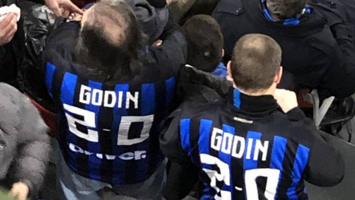 Hinchas del Inter, eufóricos con Godín: ya se vieron camisetas con su nombre y el 2-0 a la Juve