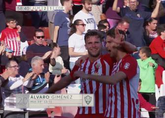 El Almería mira hacia los playoffs y hunde más al Córdoba