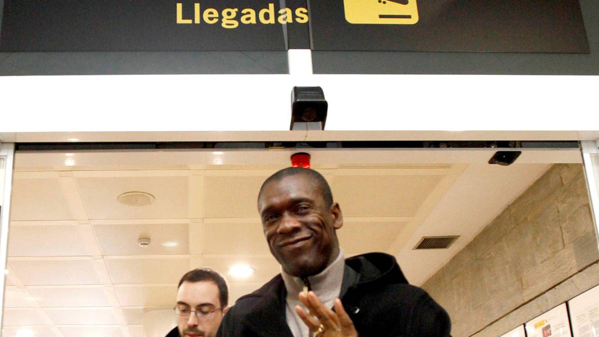 Madrid board considering Clarence Seedorf for interim coaching role