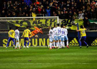 El Cádiz rescata un punto al final y de penalti ante el Zaragoza