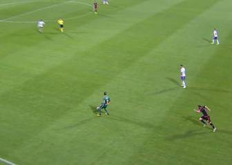 La que armó el portero del Rayo Majadahonda... salió a recuperar el balón para dar este pase