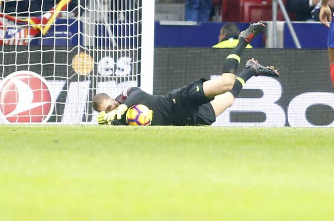 Williams remató cruzado y duro, pero Oblak la detuvo en dos tiempos.