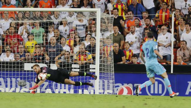 Oblak empezó su exhibición en Mestalla con esta parada a Wass.