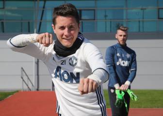 Ander Herrera signs for PSG