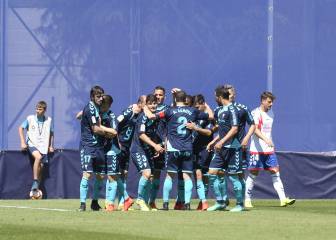 Zozulya mantiene al Albacete en la lucha por el ascenso directo y hunde al Rayo