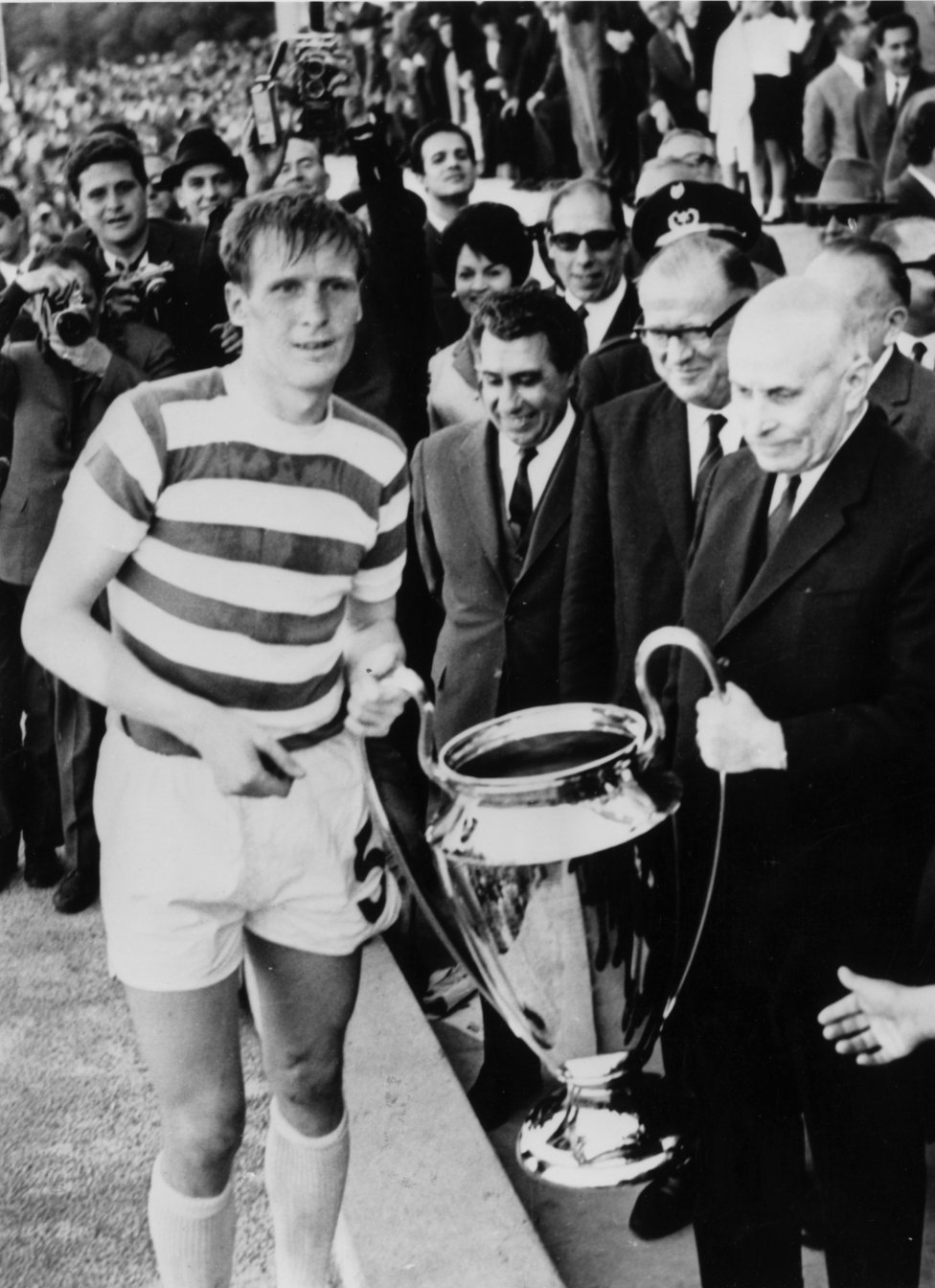 Celtic - campeón 1967  El 30 de mayo de 1967 el Celtic se midió al Inter de Milán en la final de la Copa de Europa en el Estadio Nacional de Lisboa ante 56.000 espectadores. El equipo escocés ganó al italiano por 2-1 con goles de Gemmell y Chalmers, Mazzola marcó el gol de los milaneses. 