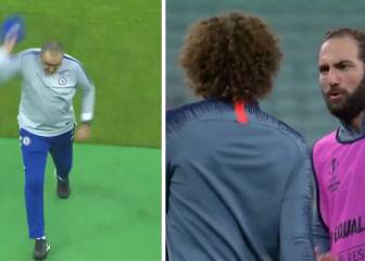 Alta tensión en el Chelsea: Higuaín y David Luiz se 'pican' y... ¡Sarri se va de la sesión!