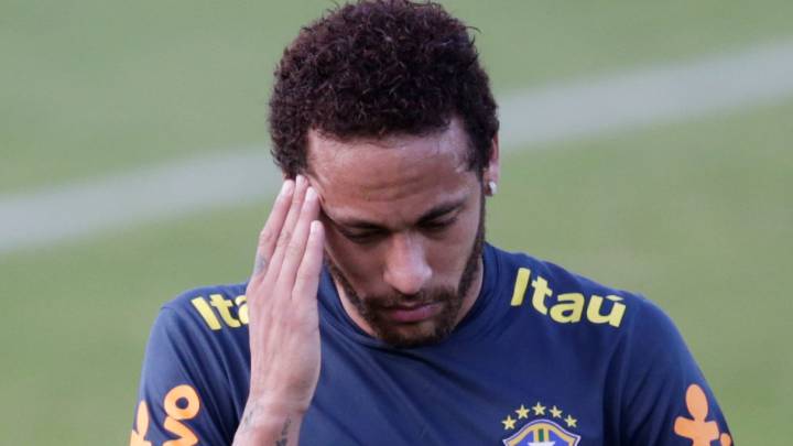 Neymar se entrena con Brasil.