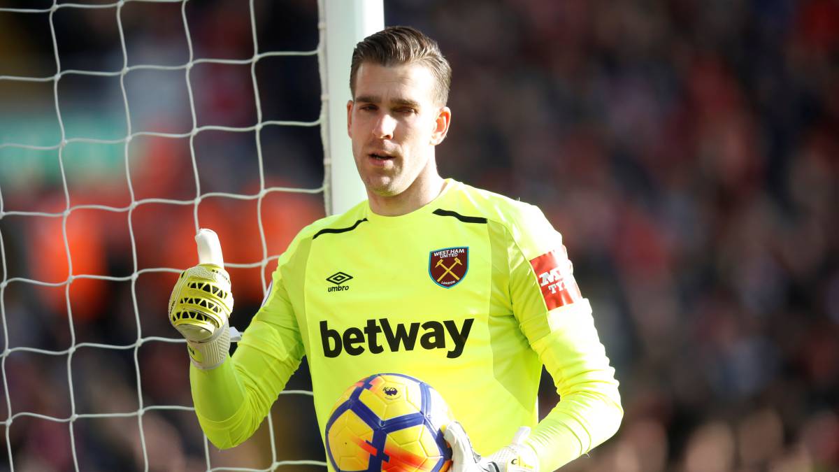 Adrián deja el West Ham
