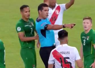 Esto sí que no se había visto: el árbitro pita penalti, el linier le corrige y entonces llega el VAR