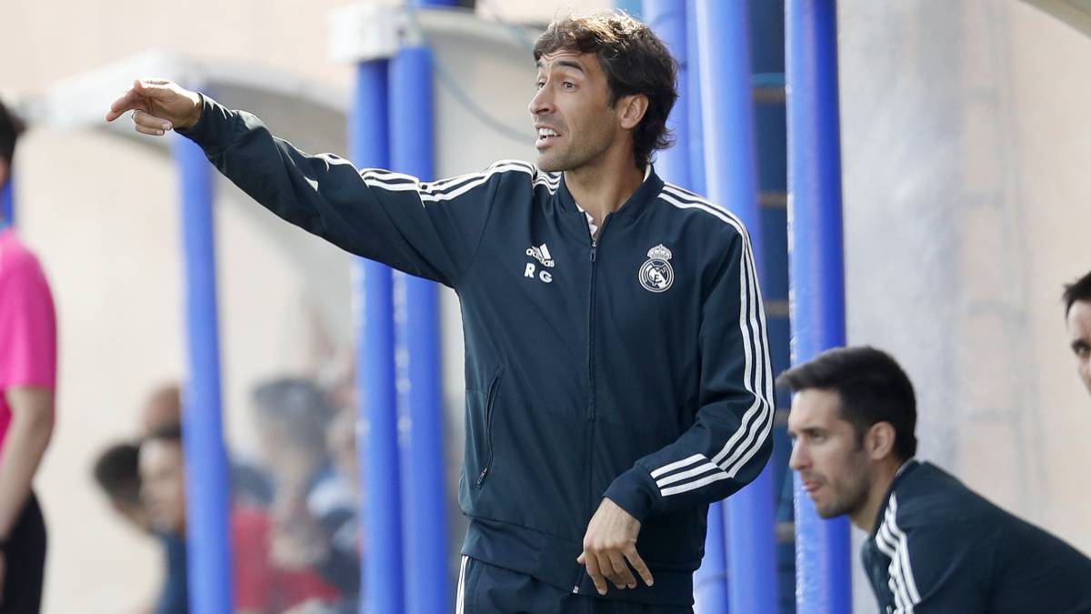 Real Madrid puts RaÃºl in the first line of succession.