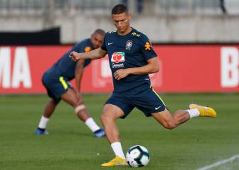 Brasil entrena con Richarlison y Filipe Luis sigue en duda