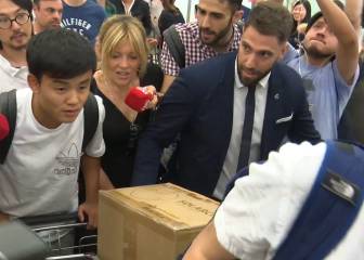 No se lo esperaba y pareció abrumado: la tumultuosa llegada de Kubo a Barajas