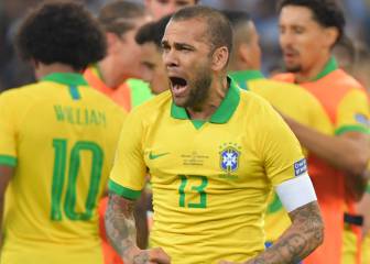 Dani Alves, noveno emperador de los laterales en Brasil