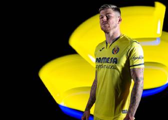 Alberto Moreno hops aboard the Yellow Submarine