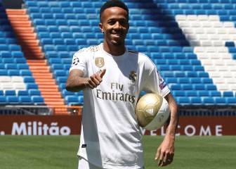 Militao da el susto: abandonó la sala de prensa mareado