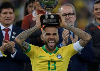 Dani Alves comanda una constelación de jugadores libres