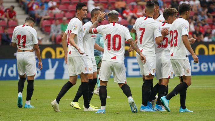 Gracze Sevilli ÅwiÄtujÄ
zwyciÄstwo z Mainz