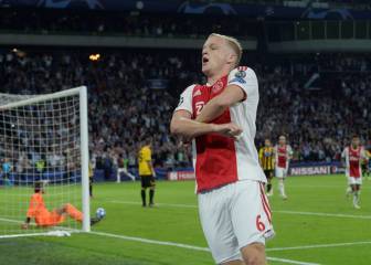 Van de Beek, el tulipán que seduce al Real Madrid