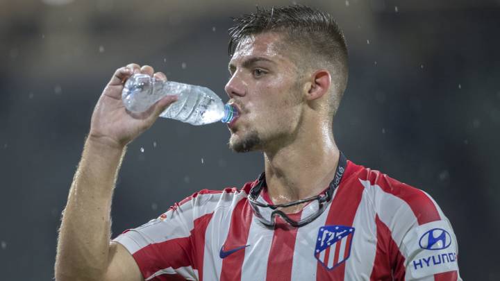 Montero bebe agua durante el partido en Orlando contra el All Star de la MLS.