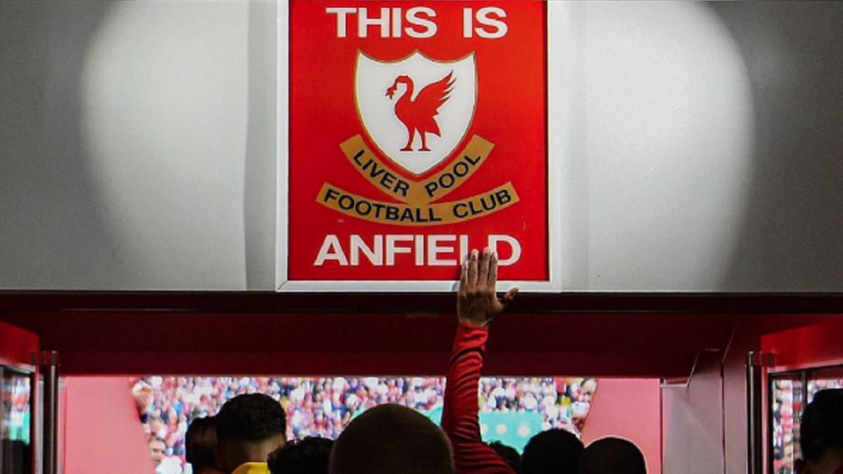 Liverpool Klopp Lifts Ban On Touching This Is Anfield Sign As Com