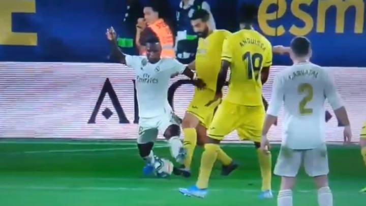 El Madrid Protesto Un Posible Penalti Sobre Vinicius As Com