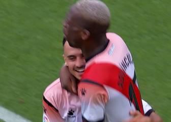 El Rayo remonta al Depor y suma su primera victoria