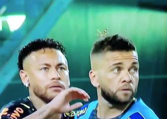 La divertida reacción de Neymar y Alves por un insecto