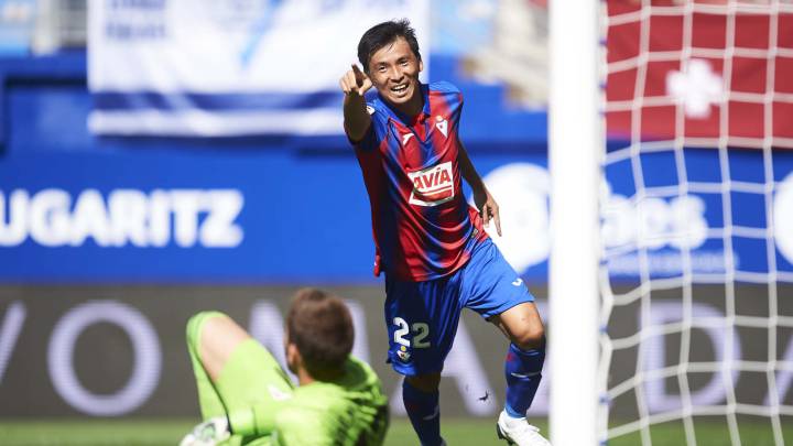 Takashi Inui celebra un gol contra el Celta de Vigo en el último partido que el Eibar jugó en casa hace unos días. 