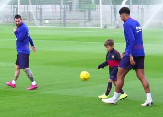 A chip off the old block as Luis Suárez's son crashes Barça training