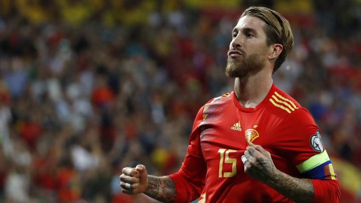Sergio Ramos celebra su gol a Suecia en el partido que les enfrentó a España en el Santiago Bernabéu. 