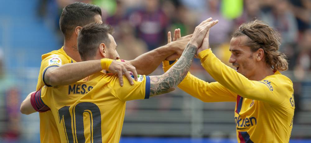 Suárez, Messi y Griezmann celebran el tercer gol del Barça.