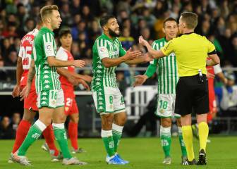 Ocampos y De Jong dan al Sevilla el derbi del Villamarín