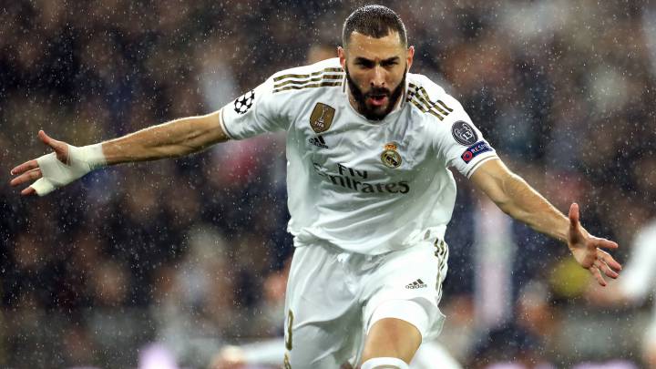 Karim Benzema celebra uno de los dos goles que marcó al PSG. 