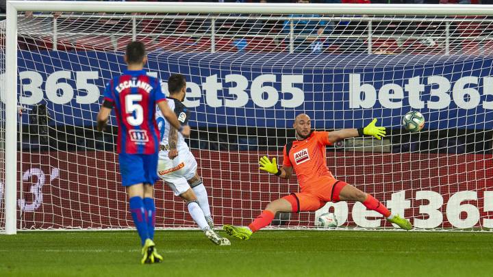 Joselu también quiere ser el foco de atención