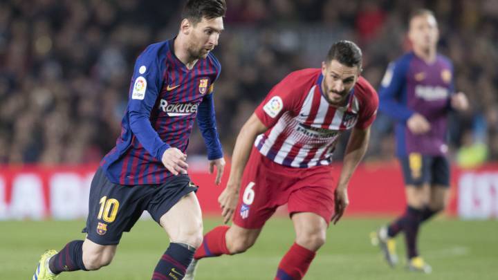 Koke, ante Messi en el Barça-Atleti del Camp Nou.