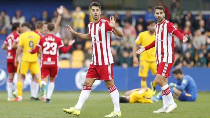 El Almería hará en torno a cinco fichajes en el mercado invernal