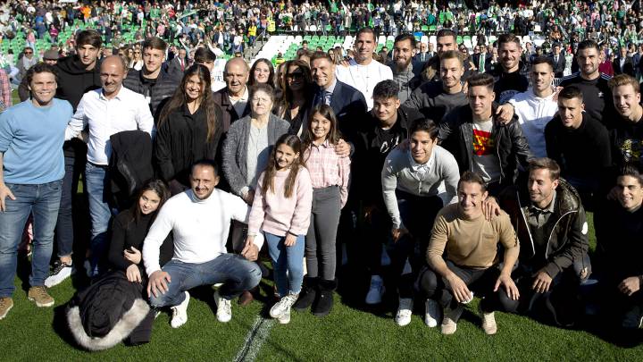 Multitudinario acto de renovación de Joaquín con el Betis